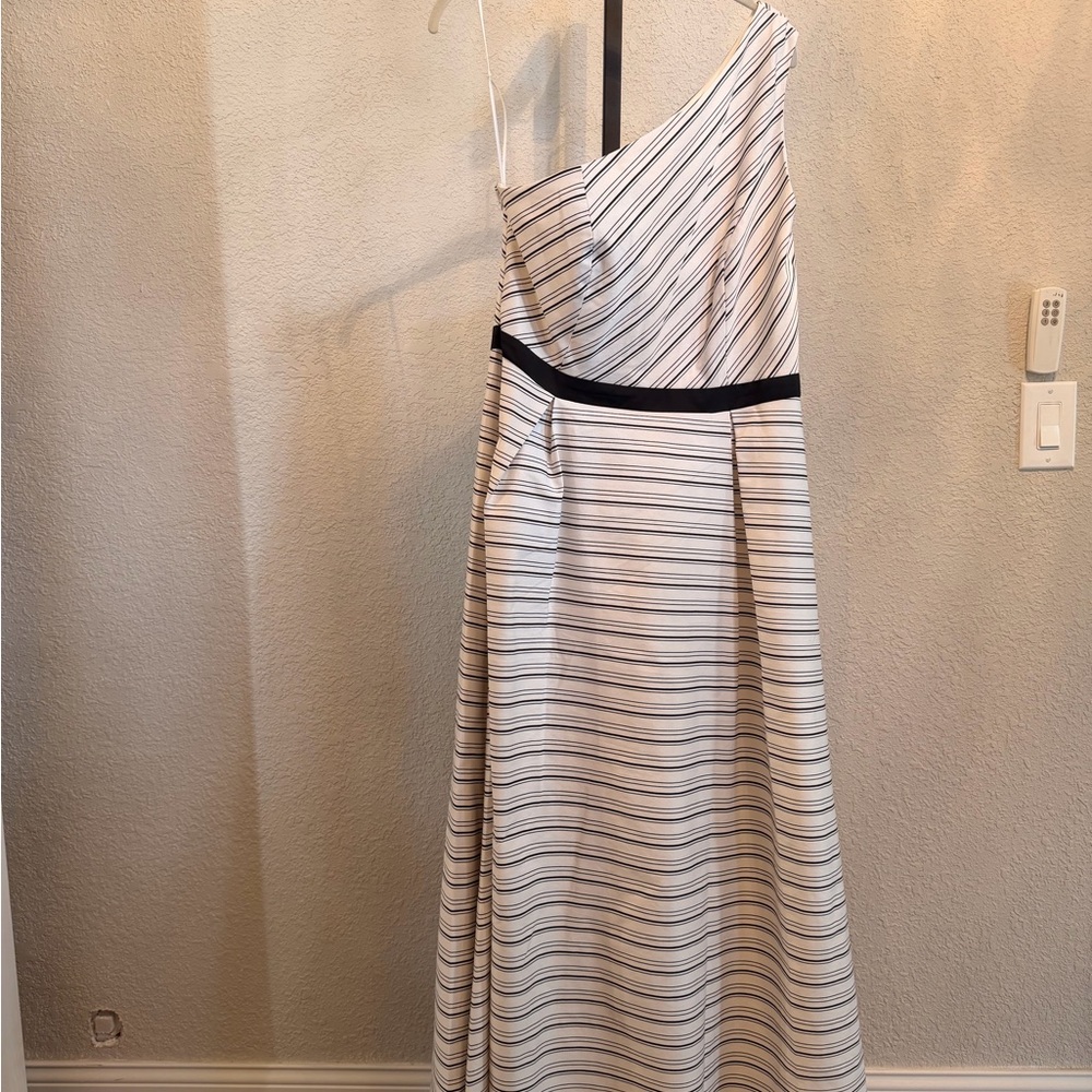 🆕Halston Heritage One-Shoulder Black and White Striped Dress - Picture 2 of 8